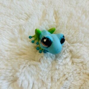 Frog #1140 Blue, Brown Eyes, Green Legs - Littlest Pet Shop